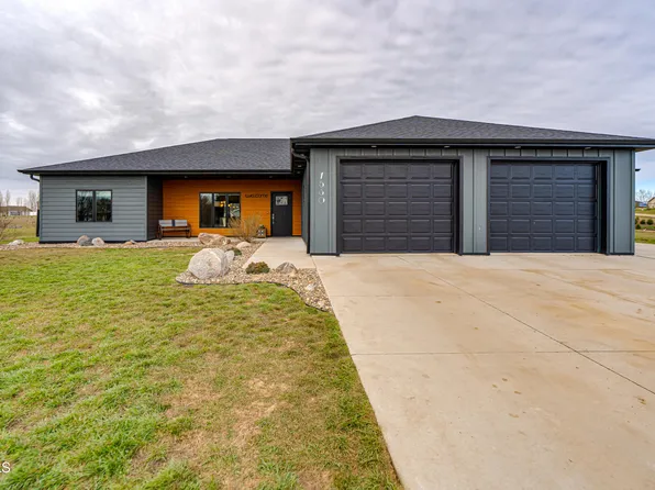 7530 Scenic Hills Rd, Bismarck, ND 58503