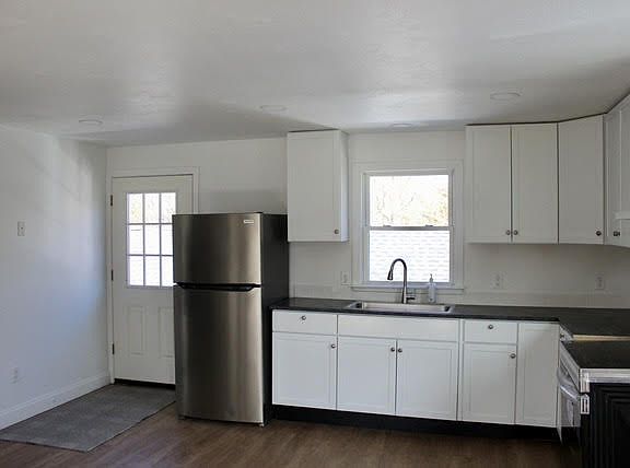 4th image of 118 S Main St