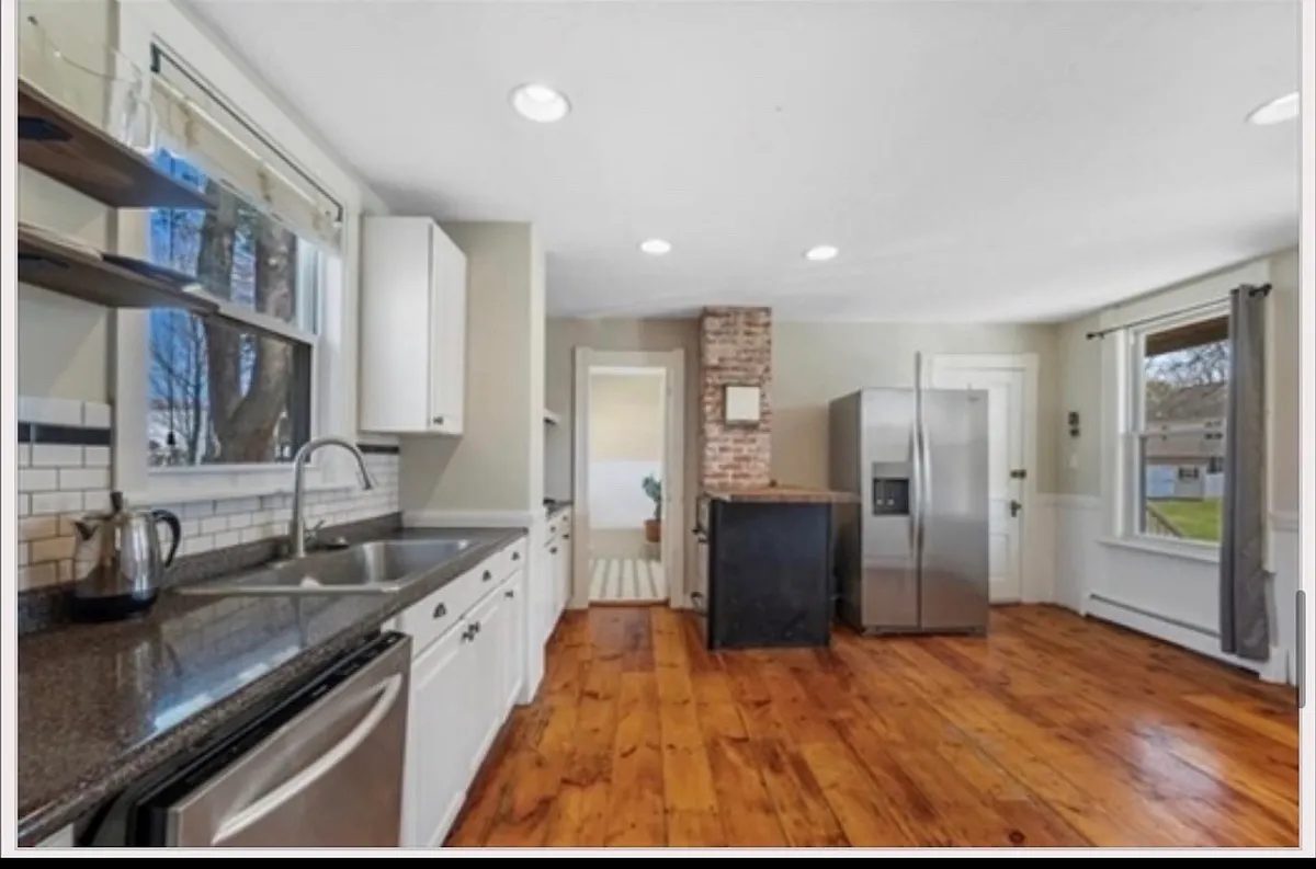 Building Photo - 41 Elm St #1