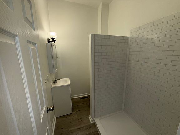 4th image of 1525 N 16th St APT 1R