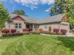W177N8895 Saint Thomas Dr, Menomonee Falls, WI 53051