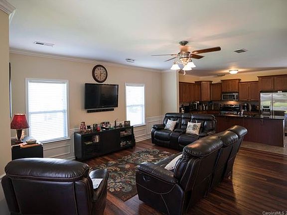 4th image of 2052 Lake Vista Dr