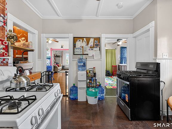 4th image of 4 Robbins Court