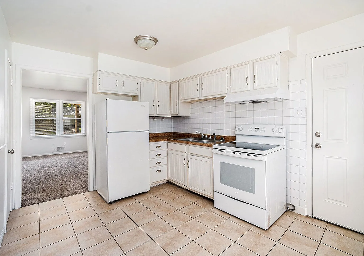 **Charming 2 BD/1 BA Duplex In Pleasant Valley** — Photo 1