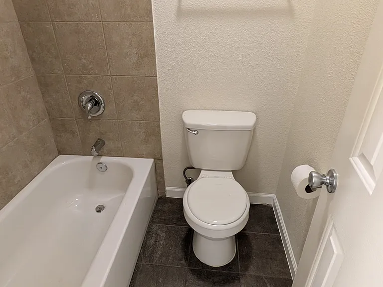 2816 Golfing Green Dr — Photo 13