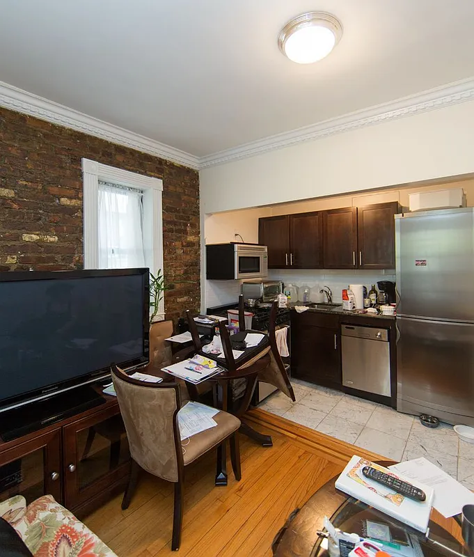 322 East 74th Street in Lenox Hill : Sales, Rentals