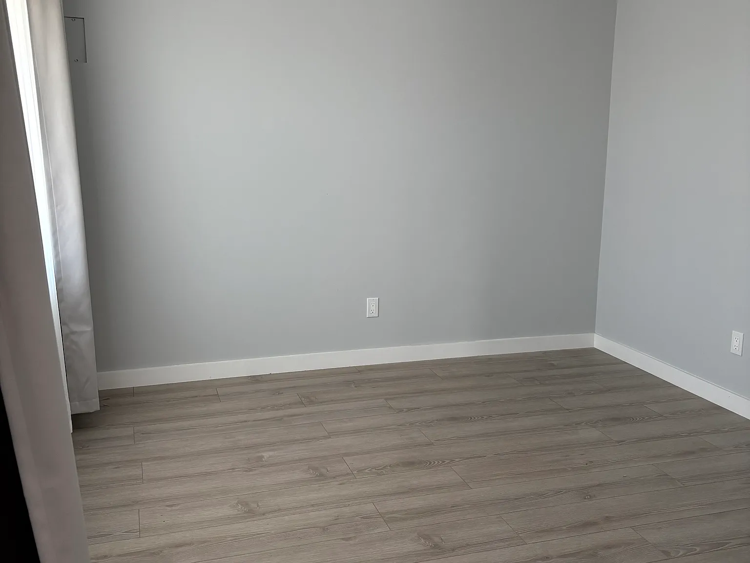 2 bed, 580 sqft, $3,300 — Photo 2