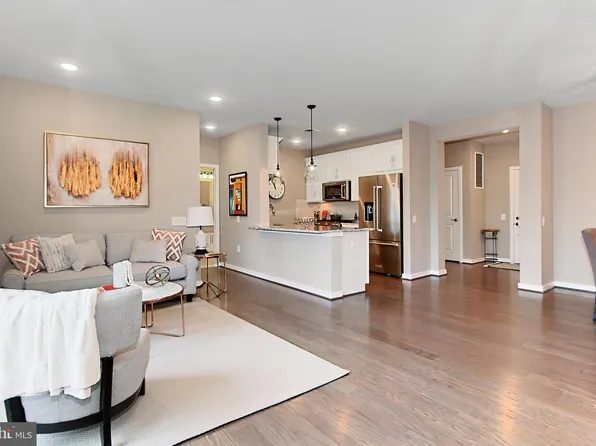 3985 Norton Pl #307, Fairfax, VA 22031