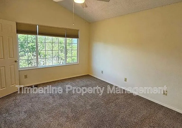 7045 Sproul Ln — Photo 21
