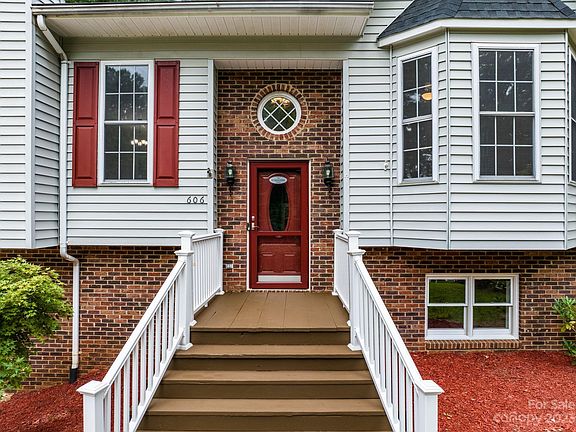 5th image of 606 17th Avenue Dr SE
