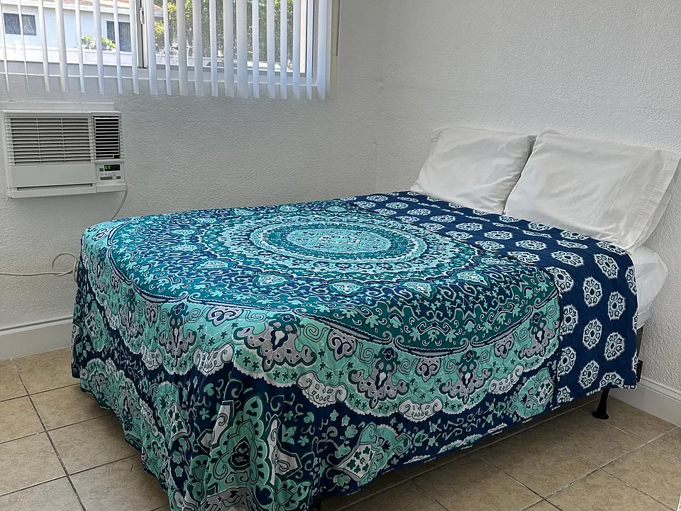 Comfortable pillowtop mattress!