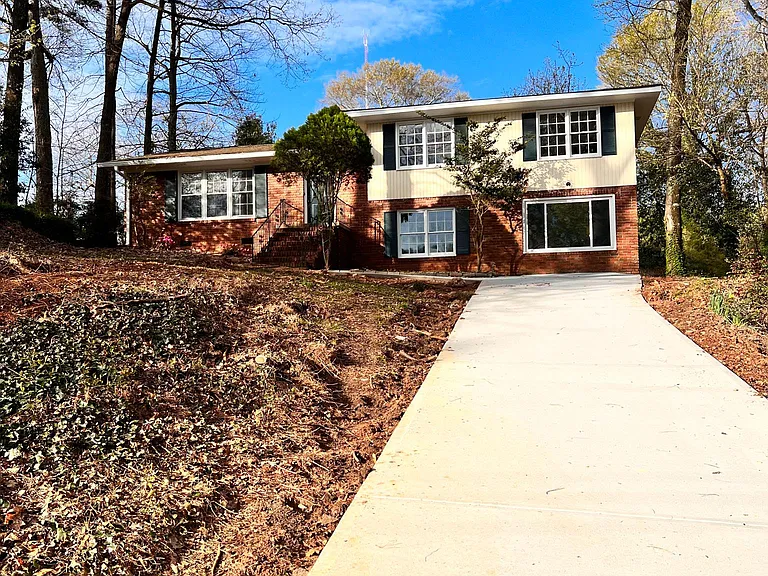 635 Heathmoor Pl — Photo 1