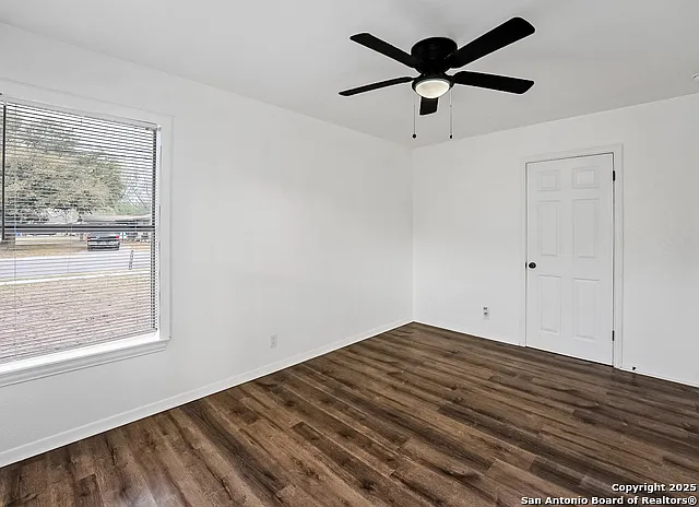 122 Stolnet St — Photo 10