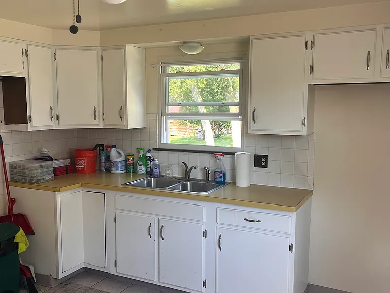 241 Robert Dr — Photo 3