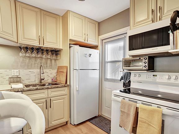 3rd image of 540 SE 2nd Ave APT J7