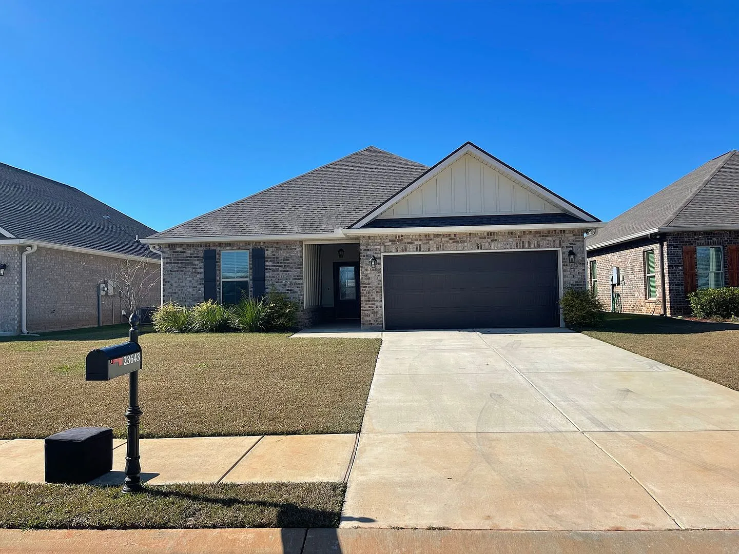 Coming Soon! 3/2 Home Available In Old Field — Photo 1