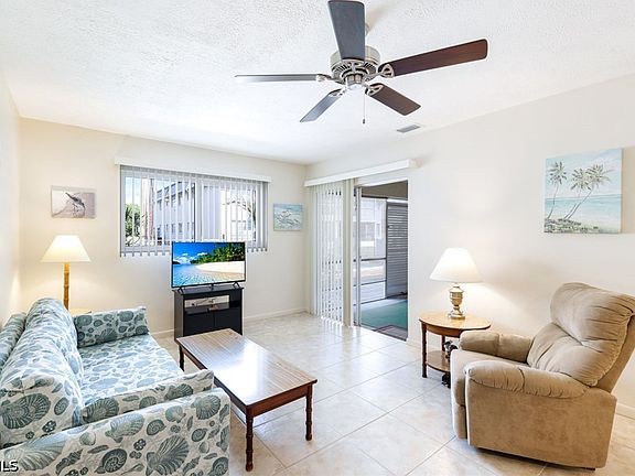 4th image of 4611 SE 5th Pl APT 6