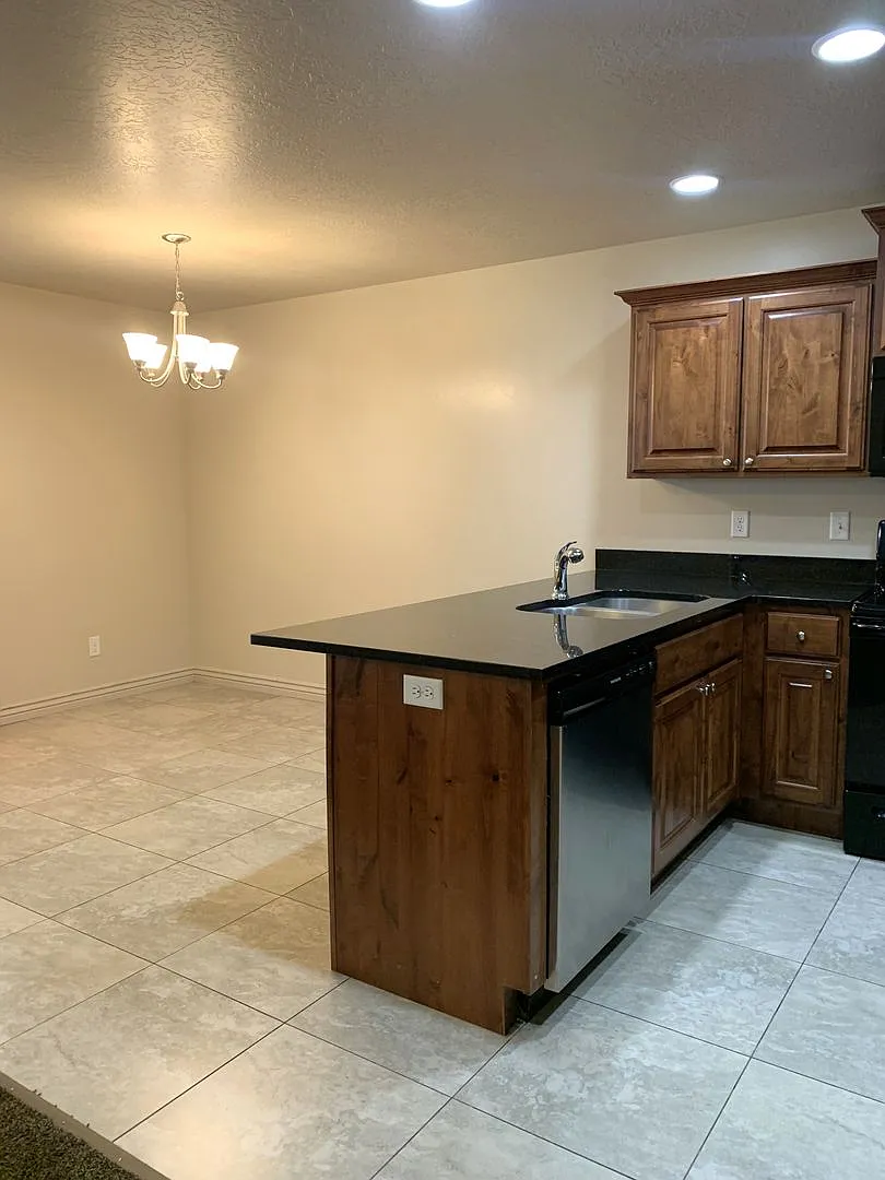 3 Weeks Rent Free! | Spacious 3 Bed 2.5 Bath Townhome in West Haven | Garage + Pool Community Ame... — Photo 3