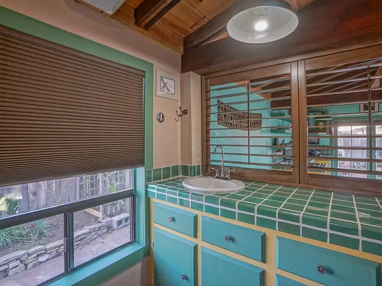 1497 Highland Pl — Photo 11