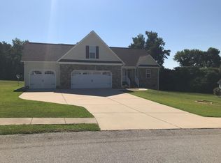 65 Jaylin Oaks Dr, Spring Lake, NC 28390