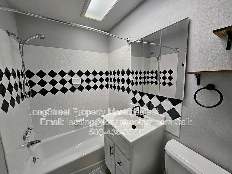 2205 N Willamette Blvd — Photo 19