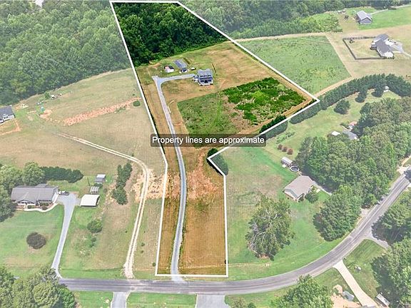 5th image of 2428 Glade Rd