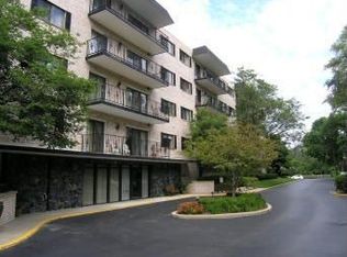 1S150 Spring Rd APT 3B, Oakbrook Terrace, IL 60181