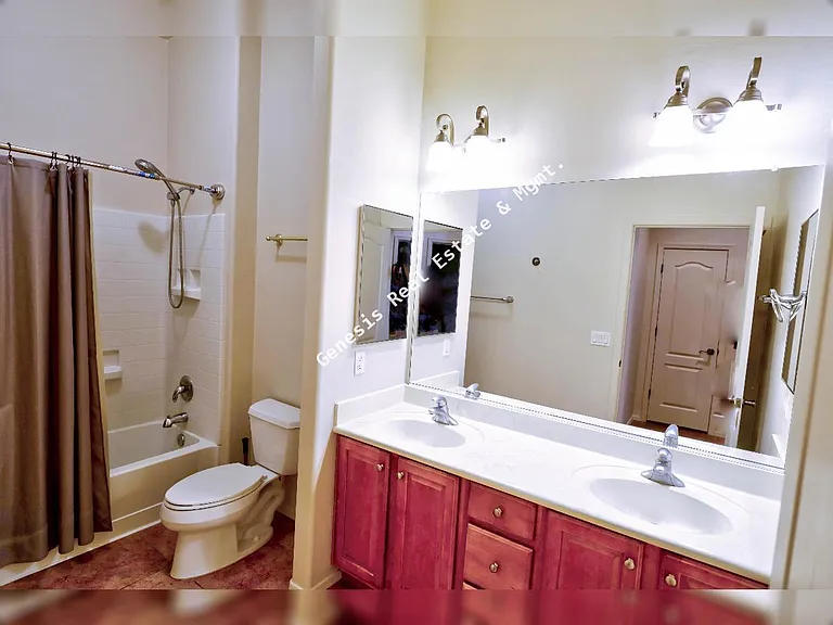 770 W Grantham St — Photo 27