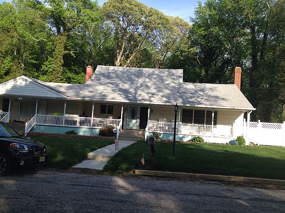 Apt entrance on left end