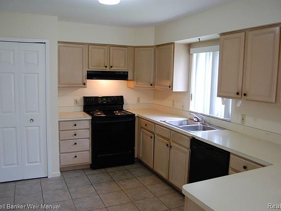 4th image of 1032 Birchwood Ave