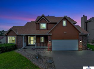 2913 Schuemann Dr, Bellevue, NE 68123