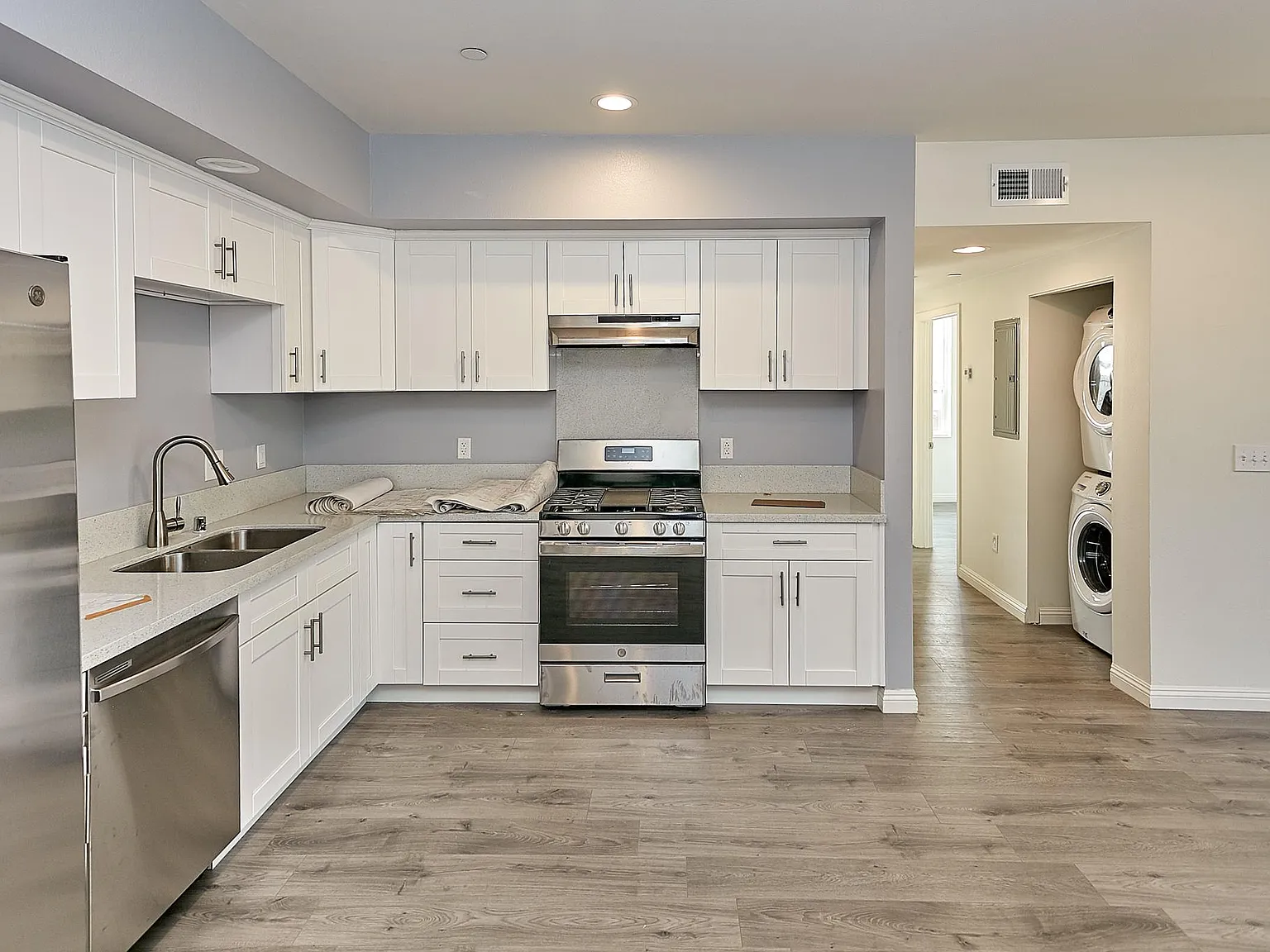 2 bed, 1000 sqft, $2,900 — Photo 3