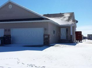 1121 37th Ave S, Moorhead, MN 56560