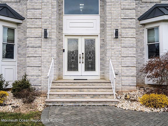 4th image of 43 Carriage Way