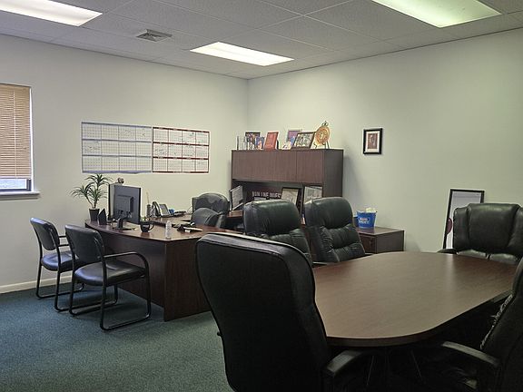 4th image of 450 Parkway Dr #D