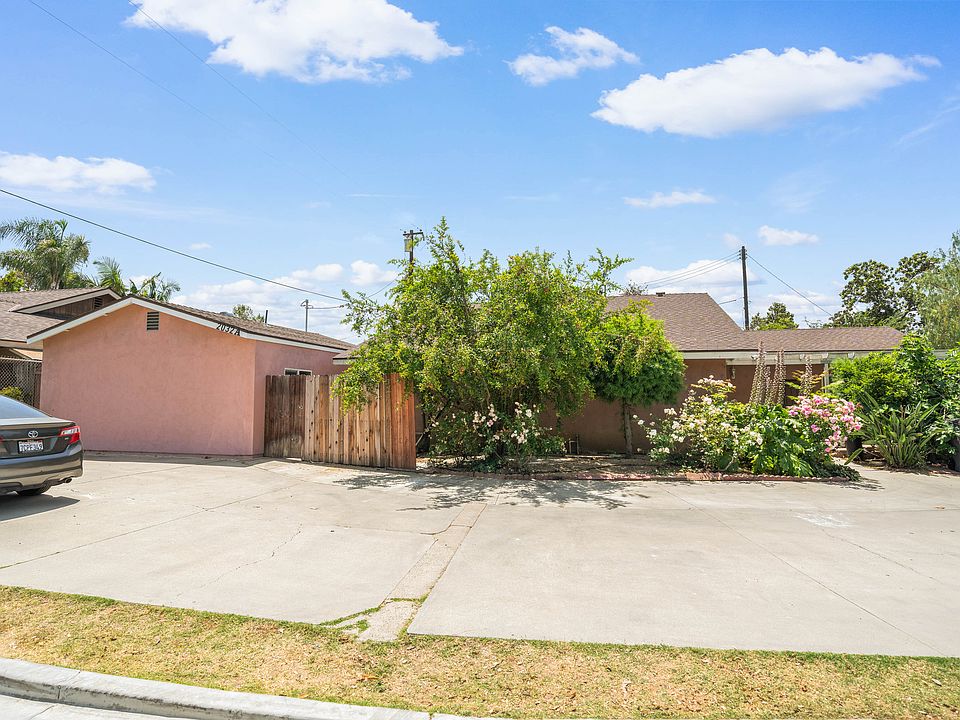 1st image of 2032 Victoria Dr #B