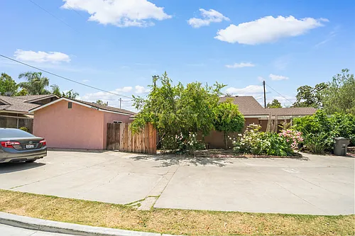 2032 Victoria Dr Photo 1