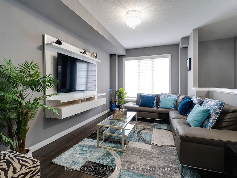61 Farley Ln — Photo 3