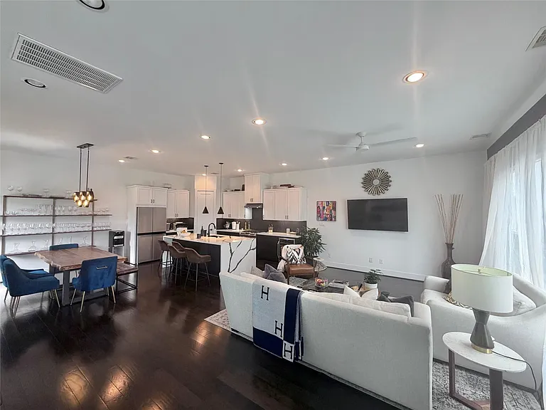 3311 Baer St — Photo 8