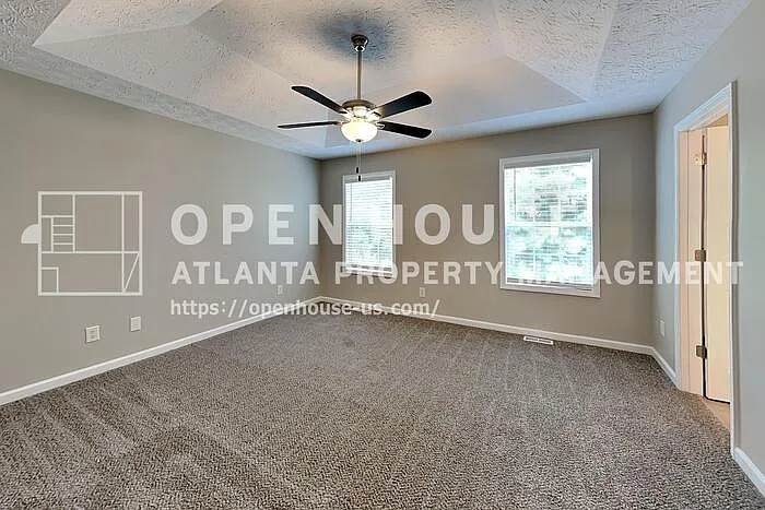 110 Rockefeller Ln — Photo 9