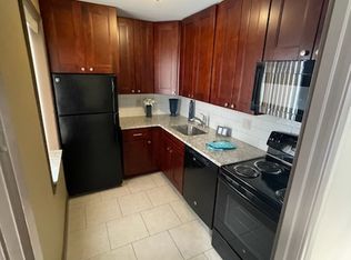 1641 J St APT 2, Lincoln, NE 68508