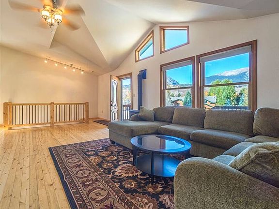 4th image of 245 Tennis Ct