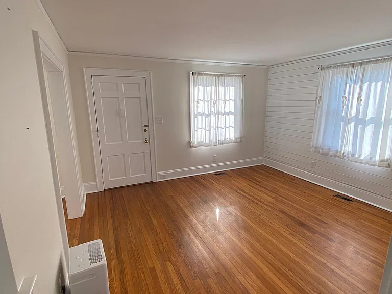 420 Bickett Blvd — Photo 5