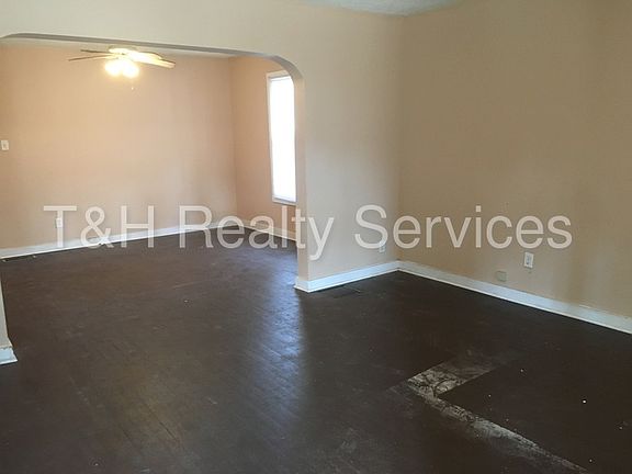 2nd image of 3710 N Kenwood Ave