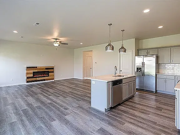 1175 Exchange St — Photo 7