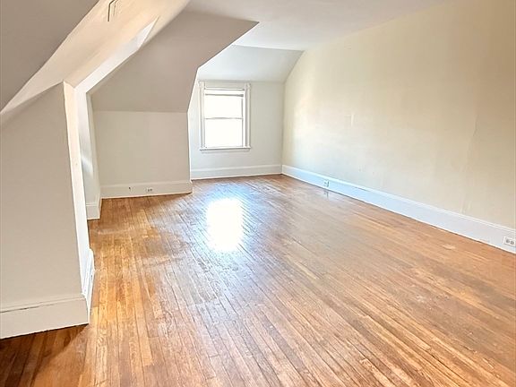 4th image of 28 Quint Ave Floor 3
