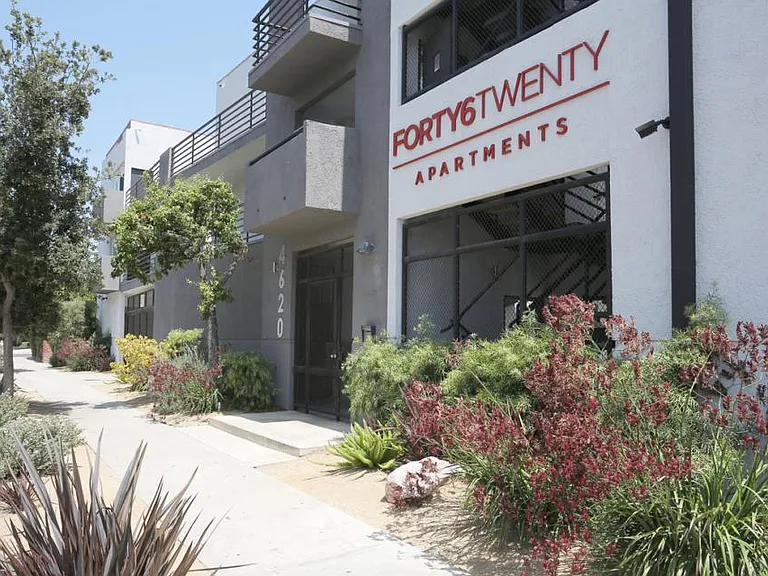 4620 S Slauson Ave — Photo 21