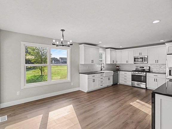 5th image of 51489 Willis St
