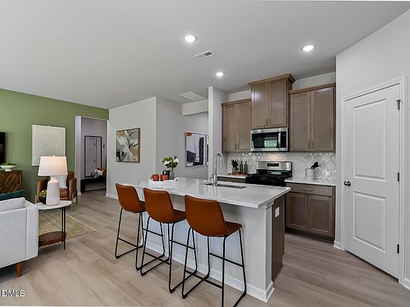 5th image of 2147 Topsail Rd