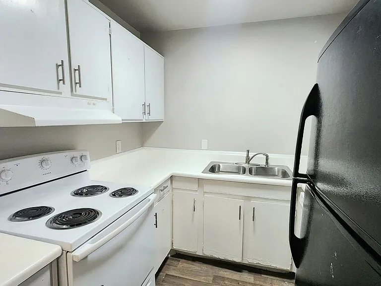Riverbend Apartments — Photo 14